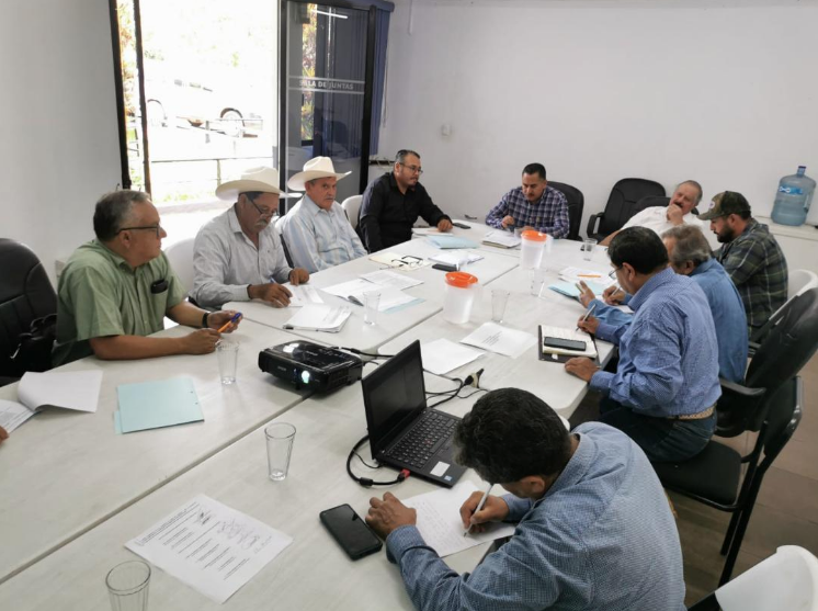 Sesionan autoridades municipales y módulos de riego para planificar distribución de agua en temporada de estiaje