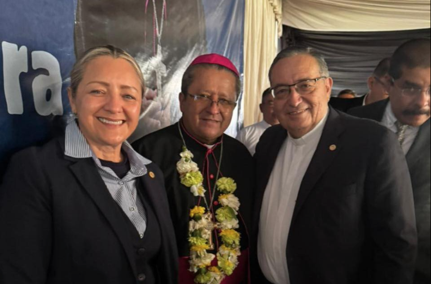 Participación de Universidad UNIVA Zamora en la recepción episcopal